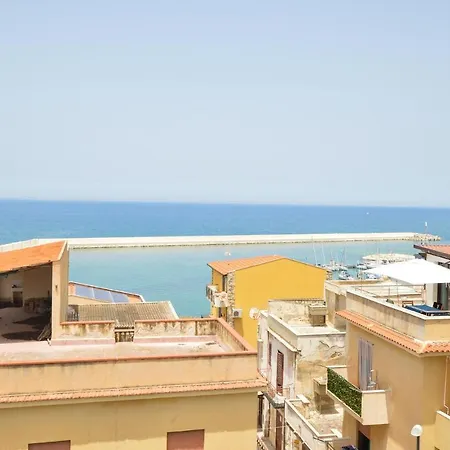 1 Bedroom Lovely In Apartment *