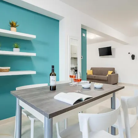 Apartment 1 Bedroom Lovely In *