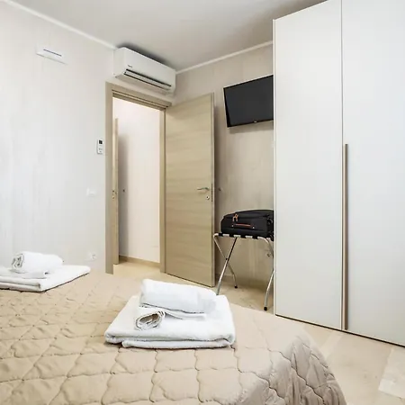 1 Bedroom Lovely In Apartment *