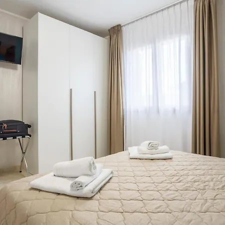1 Bedroom Lovely In Apartment